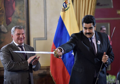 Глава "Роснафти" Ігор Сєчін і президент Венесуели Ніколас Мадуро під час підписання угод, 2016 р. Фото: Getty Images