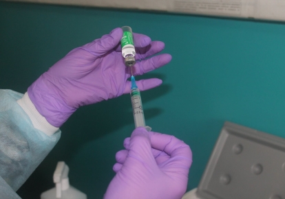 В США вакциной Pfizer-BioNTech будут прививать подростков