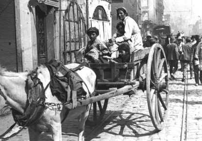 У 1917 р. велетенська пожежа знищила більшу частину старих Салонік, включно з основною масою єврейських і мусульманських кварталів