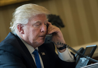 Администрация президента США опубликовала стенограмму телефонного разговора лидера США Дональда Трампа и его украинского Владимира Зеленского. Фото: Getty Images