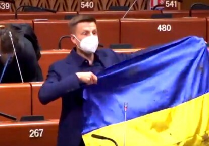 Алексей Гончаренко с флагом Украины