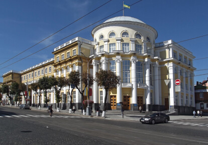 Вінницька ОДА. Фото: wikimedia.org