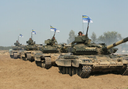 Танки Т-80БВ 1-й бригады морской пехоты Украины. Фото В.Кошмал