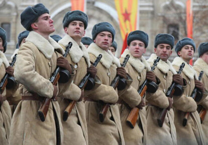 В Москве воссоздали военный парад 1941 г. Фото: vm.ru