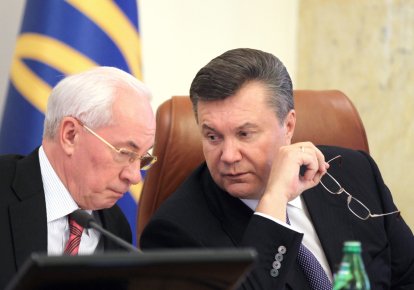 Николай Азаров и беглый президент Виктор Янукович