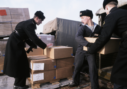 Продовольственная помощь в рамках операции Provide Hope "Дай надежду" прибыла в Россию, февраль 1992 г.