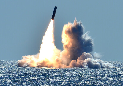 Запуск балістичної ракети Trident II. Фото: U. S. Navy / Ronald Gutridge