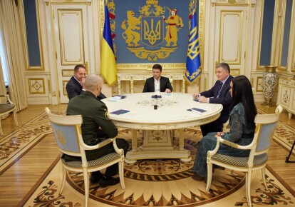 Президент Владимир Зеленский провел встречу с нацгвардийцем Виталием Маркивым