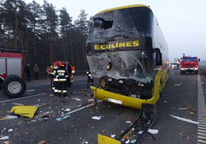4 ноября. возле польского города Бохня столкнулись четыре легковых автомобиля и двухэтажный автобус