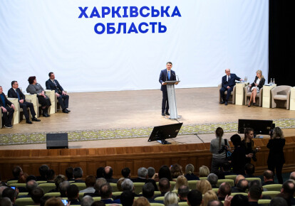 Владимир Гройсман считает, что реформу децентрализации следует закрепить в Конституции Украины
