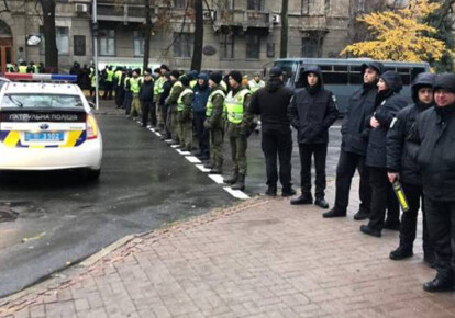 Полиция перекрыла центр Киева из-за "газового" шествия "Свободы"