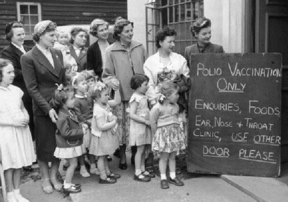Чергу на вакцинацію від поліомієліту. 1956-й, Middlesex, велика Британія