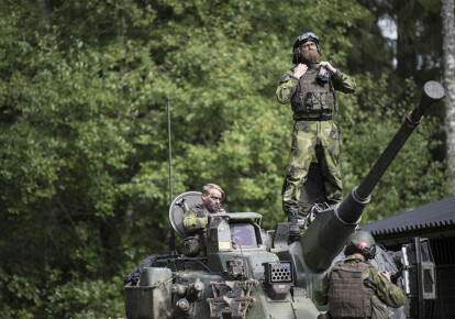 Солдати бронетанкового полку «Скараборг» шведської армії під час навчань