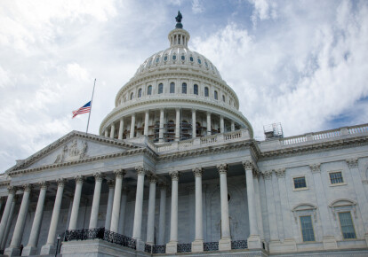 Сенат Конгресса США утвердил свой вариант оборонного бюджета страны, который предусматривает расширение санкций против России / Shutterstock