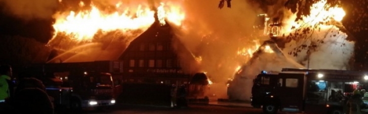 "Только внешние стены еще стоят": В Германии сгорел отель для украинских беженцев, подозревают поджог