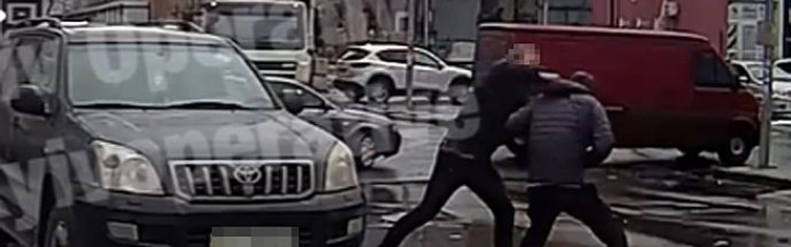 В Киеве отправили за решетку водителя, который жестоко избил мужчину из-за замечания (ВИДЕО)