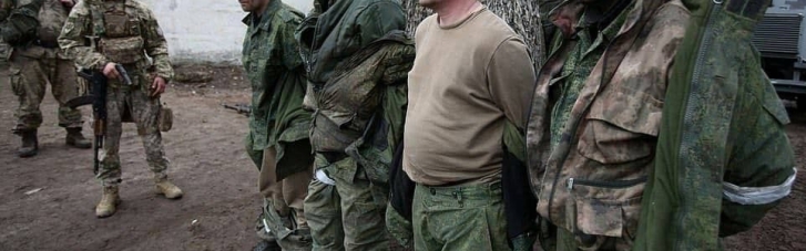 "Найпотужніша армія світу": Російські окупанти крадуть канцелярські прилади та обігрівачі