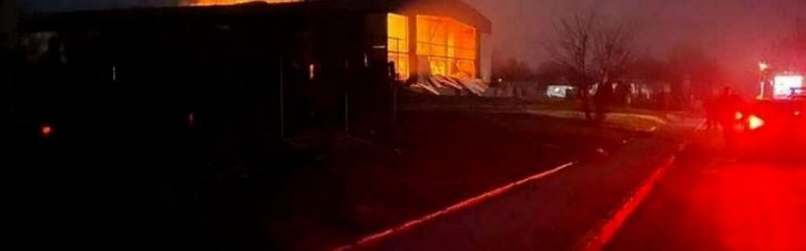 Россияне ракетным ударом разрушили ледовую арену в Донецкой области