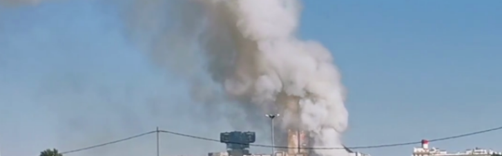У центрі Москви почалася пожежа і чутні вибухи: подробиці та відео