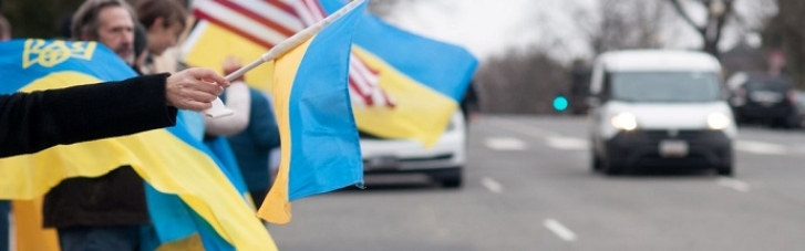 "Зупиніть Путіна зараз": Українські активісти провели акцію під посольством РФ у Вашингтоні