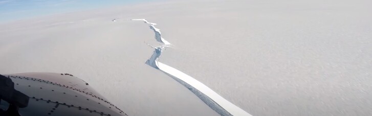 От ледника в Антарктиде откололся огромный айсберг (ВИДЕО)