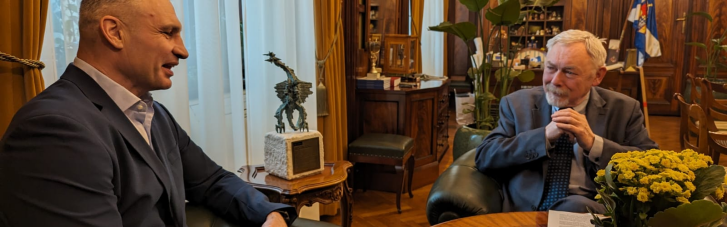 Виталий Кличко встретился с мэром Кракова Яцеком Майхровским и наградил его знаком отличия "За содействие обороне Киева"
