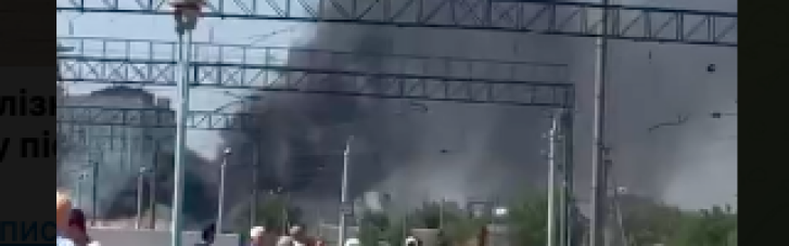 В Крыму после взрывов вспыхнул пожар возле железнодорожной станции (ВИДЕО)