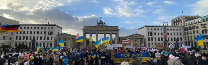 Німецька зрада: Українці не зможуть використати національну символіку та прапори у Берліні на заходах 8-9 травня