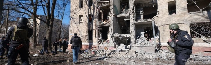 Россияне ударили ракетой по центру Краматорска: повреждены шесть многоэтажек (ФОТО)