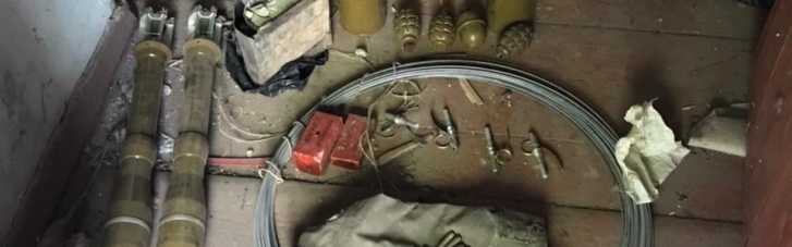 На Донеччині виявили криївку з вибухівкою і боєприпасами (ФОТО)