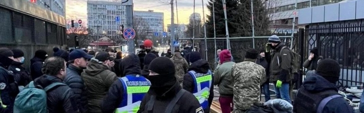 Силовики блокують площу біля Апеляційного суду і перешкоджають народним депутатам, — Геращенко (ФОТО)