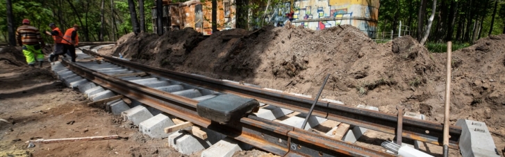 Руйнування трамвайної колії у Пущі-Водиці: розпочалися ремонтні роботи