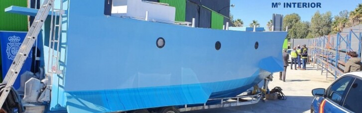 Іспанська поліція знайшла саморобний підводний нарко-човен (ФОТО)
