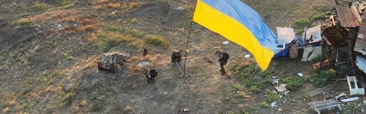 У ЗСУ показали, як на Зміїному знову встановили український прапор (ФОТО)