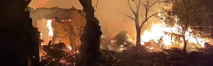 В Ужгороді у пожежі згоріло декілька ромських хат (ФОТО, ВІДЕО)