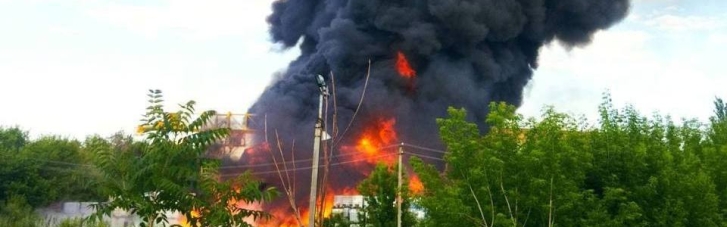 Спасатели два часа тушили пожар на химзаводе в Запорожской области