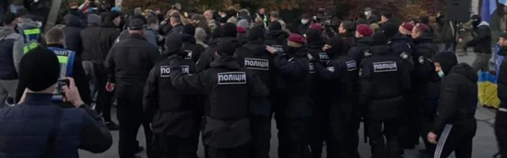 Неизвестные пытались прорваться к дому Порошенко под Киевом (ФОТО, ВИДЕО)