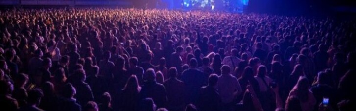 COVID-експеримент: у Барселоні провели концерт для 5 тисяч людей