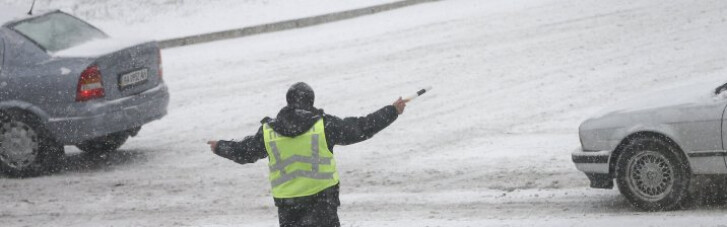 За сутки из-за снега в Украине произошло более 1358 ДТП: 11 человек погибли