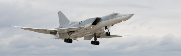 В небе Беларуси появились российские ядерные бомбардировщики: будут летать постоянно
