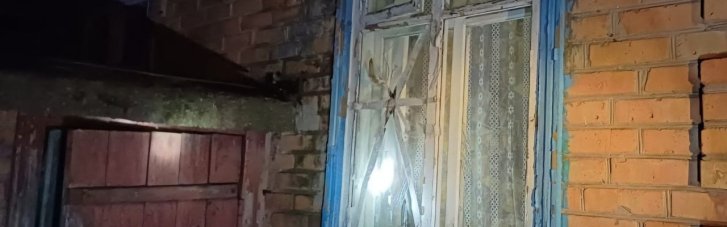На Днепропетровщине обломки ракеты повредили дом, от обстрела загорелся газопровод (ФОТО)
