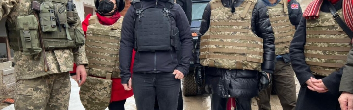 Глава немецкого МИД Бербок приехала в прифронтовую зону на Донбассе