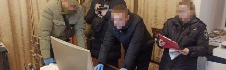 СБУ в Черновицко-Буковинской епархии УПЦ МП нашли ноутбук с детской порнографией во время обысков