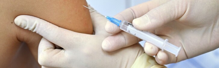 На КПВВ на Донбассе пункты вакцинации открывать не будут: Украина объяснила, почему