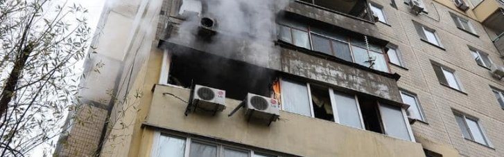 У Дніпрі ледь живцем не згоріли в квартирі п'ятеро людей