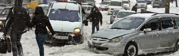 Снегопад в Киеве и транспортный коллапс. Главное