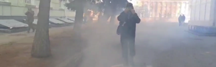 В Херсоне на митинге против оккупантов российские военные распылили слезоточивый газ