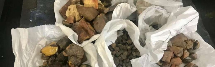 Рада ужесточила ответственность за незаконную добычу янтаря и других ископаемых
