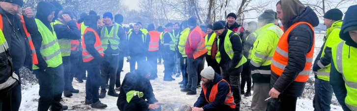 Українські далекобійники на польському кордоні оголосили голодування (ВІДЕО)