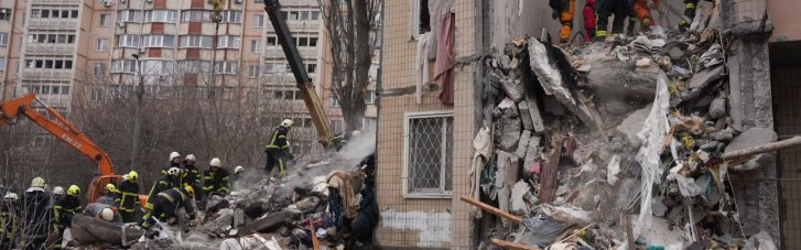В Одессе под завалами разрушенной россиянами многоэтажки нашли еще одно тело (ВИДЕО)
